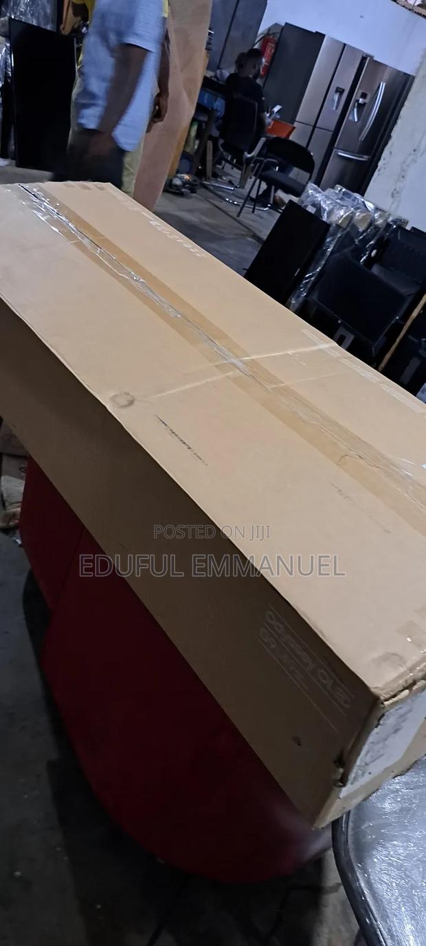 Samsung 49" Odyssey G9 Oled Curved 240hz Gaming Monitor · Photo 2