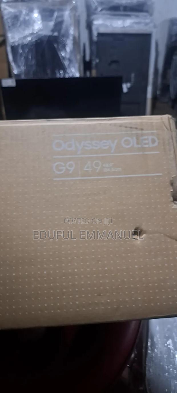 Samsung 49" Odyssey G9 Oled Curved 240hz Gaming Monitor · Photo 3