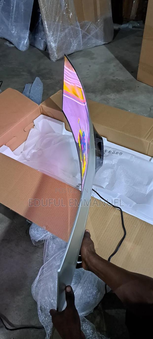 Samsung 49" Odyssey G9 Oled Curved 240hz Gaming Monitor · Photo 4
