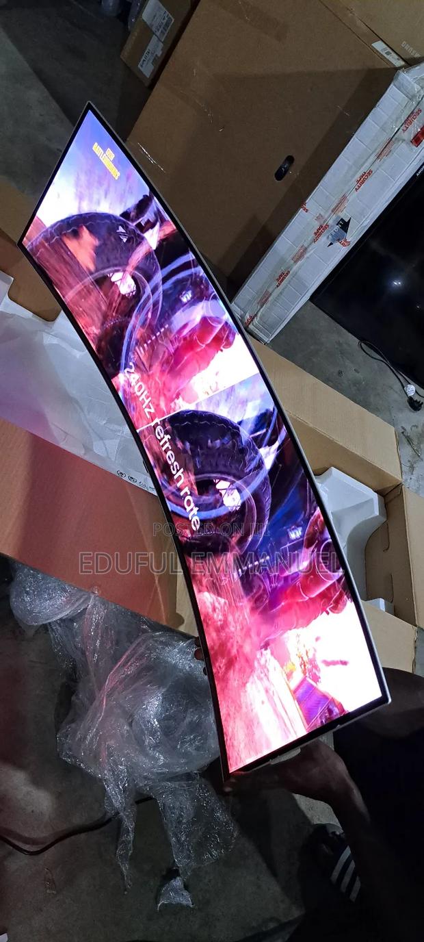 Samsung 49" Odyssey G9 Oled Curved 240hz Gaming Monitor · Photo 8