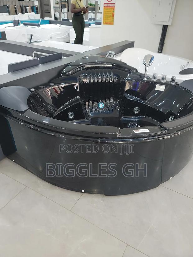 Black Jacuzzi Bathtub With Massager · Photo 1