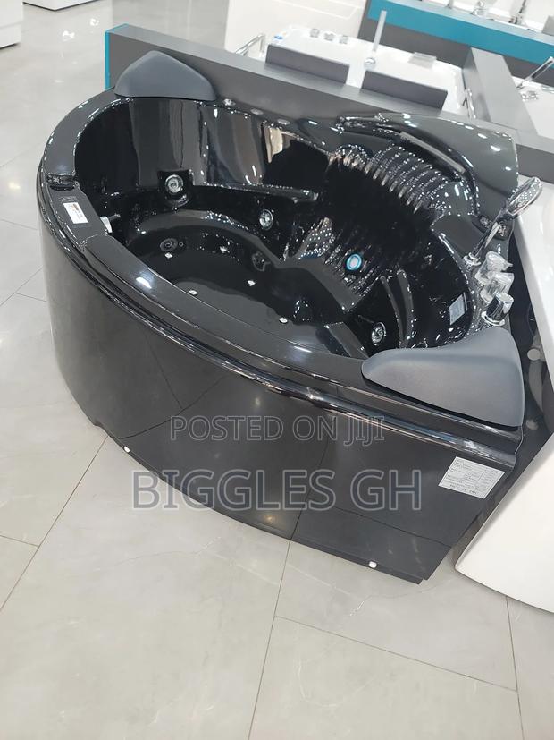 Black Jacuzzi Bathtub With Massager · Photo 2