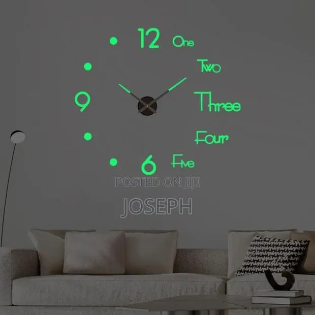 Glow in Dark Clock Green · Photo 1
