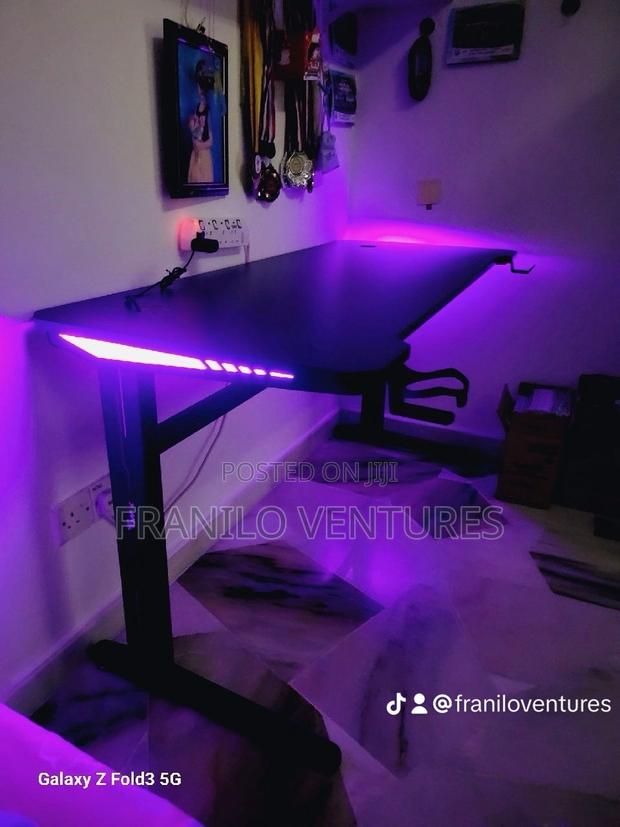 Jethro RGB Gaming Desk · Photo 5