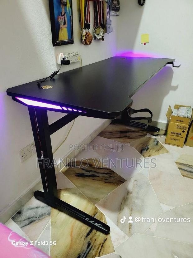 Jethro RGB Gaming Desk · Photo 4
