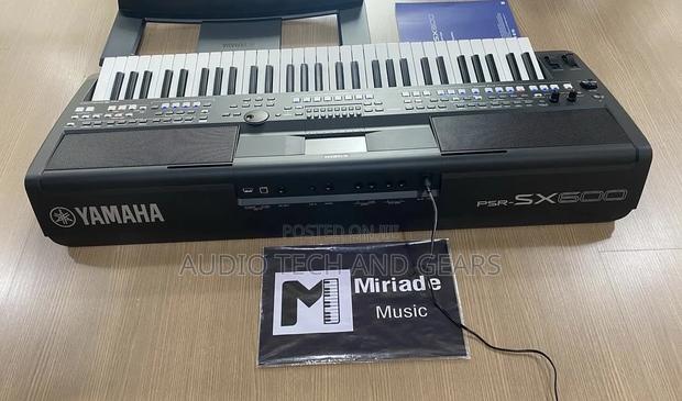 Yamaha PSR Sx600 Electronic Keyboard · Photo 2