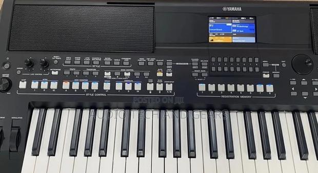 Yamaha PSR Sx600 Electronic Keyboard · Photo 3