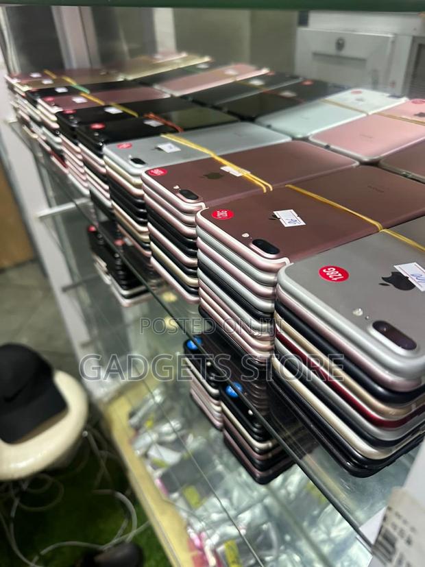Apple iPhone 7 Plus 32 GB Rose Gold · Photo 2