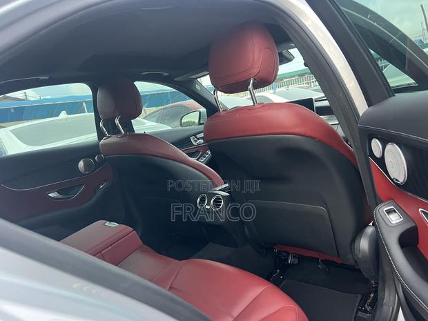 Mercedes-Benz C300 Sport Sedan RWD (2.0L 4cyl 7A) 2017 Silver · Photo 2