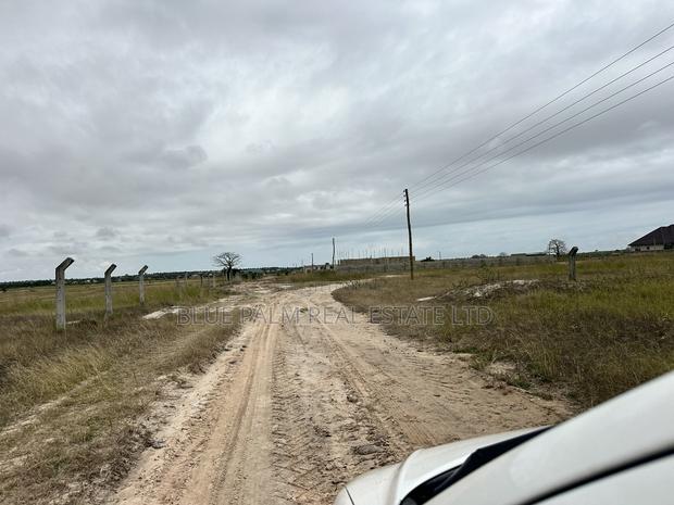 Build Now, Pay Later—Flexible Land Packages in Dawhenya · Photo 3