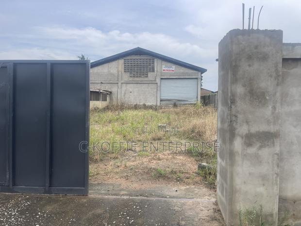 800 SQM Warehouse at Amasaman Kpobiman · Photo 1