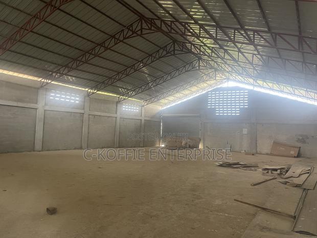 800 SQM Warehouse at Amasaman Kpobiman · Photo 4