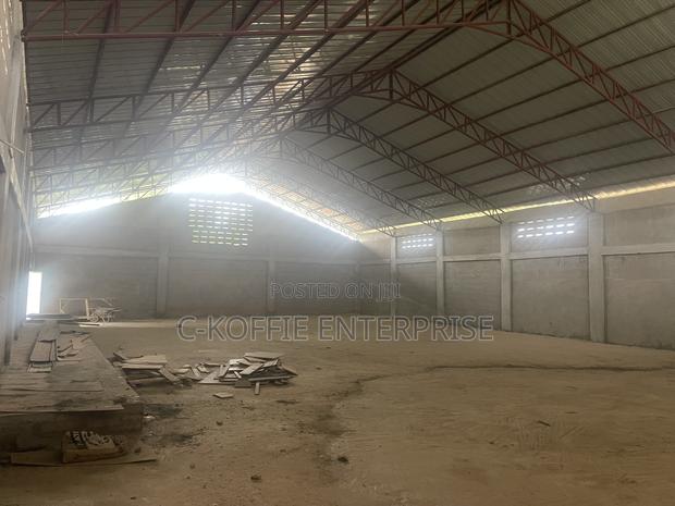800 SQM Warehouse at Amasaman Kpobiman · Photo 5
