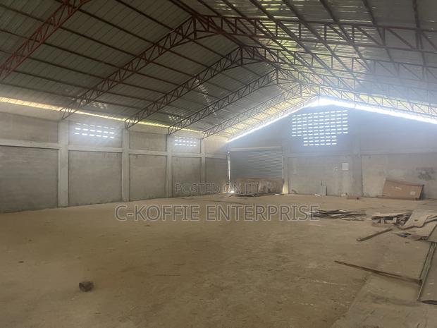 800 SQM Warehouse at Amasaman Kpobiman · Photo 6