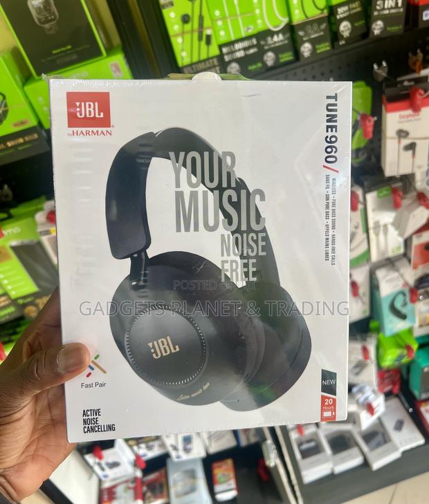 JBL by Harman Tune 960 Wireless Pure Bass Noice Cancellation Headphone · Photo 1