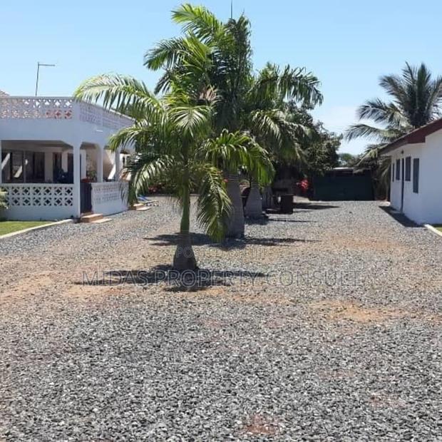 2bdrm House in Ada Foah, Sege for sale · Photo 4