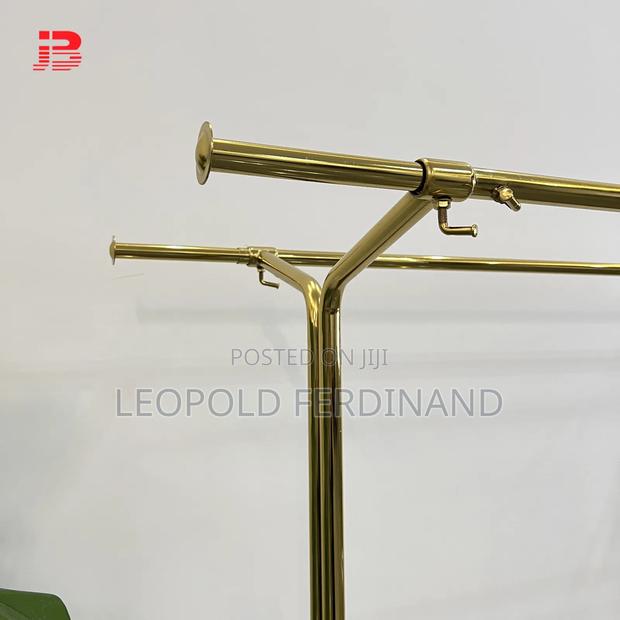 Adjustable Gold Hangers Racks · Photo 2