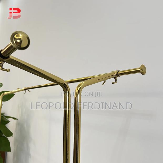 Adjustable Gold Hangers Racks · Photo 3