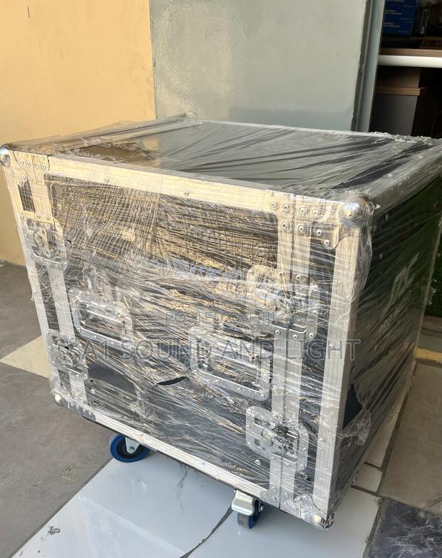 Dj Amplifier Rack 12u- Silver · Photo 1
