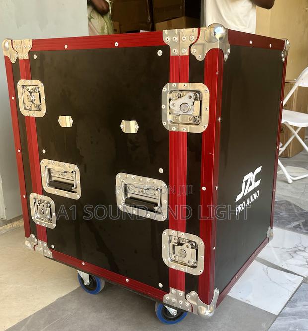 Amplifier Rack 14u - Red · Photo 2