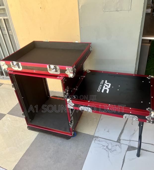 Amplifier Rack 14u - Red · Photo 3