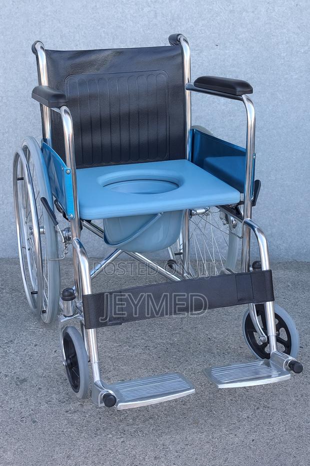 Commode Wheelchair · Photo 2