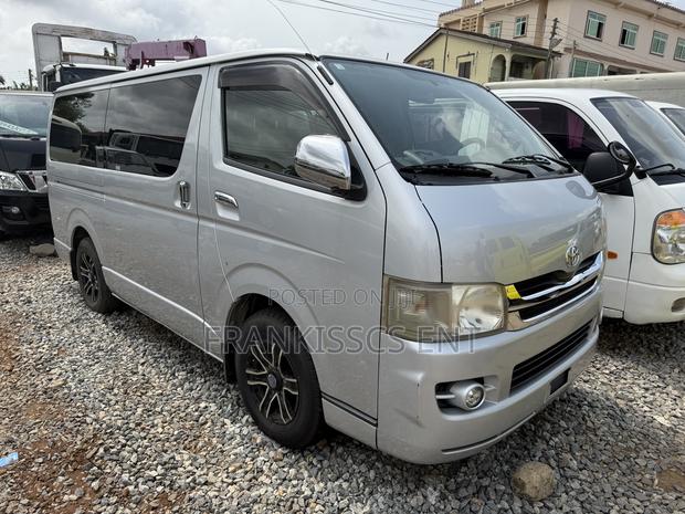 Toyota HiAce 2010 Grey · Photo 7