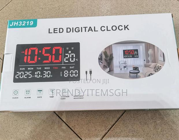 Led Digital Alarm Wall Clock With Adjustable Brightness · Photo 3