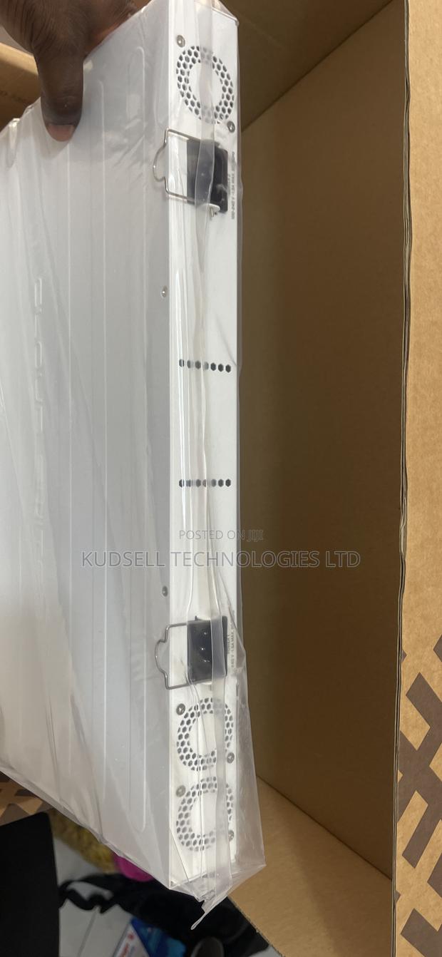 Mikrotik Cloud Router Switch 354-48g-4s+2q+Rm, Crs354-48g-4s+2q+Rm · Photo 3