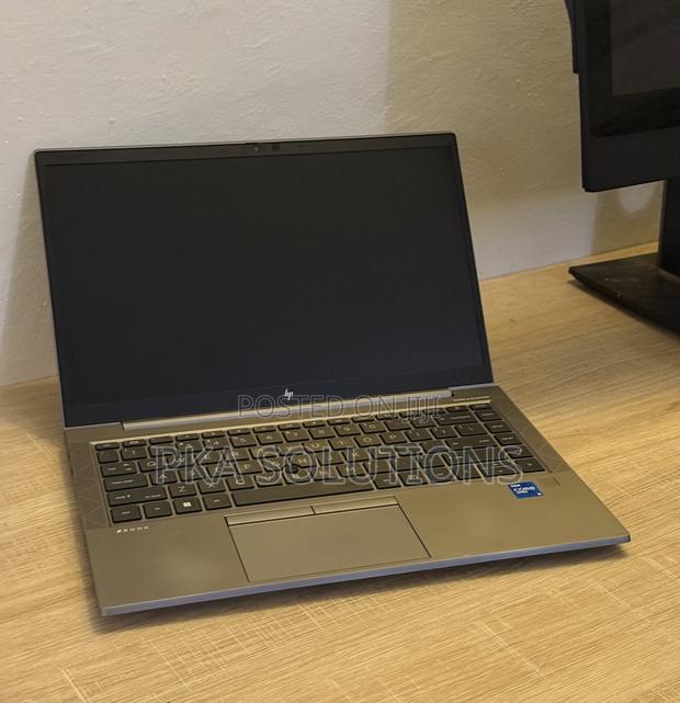 Laptop HP ZBook Firefly G8 16GB Intel Core I5 SSD 512GB · Photo 2