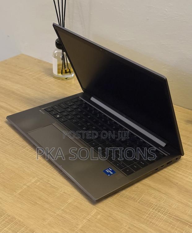 Laptop HP ZBook Firefly G8 16GB Intel Core I5 SSD 512GB · Photo 6