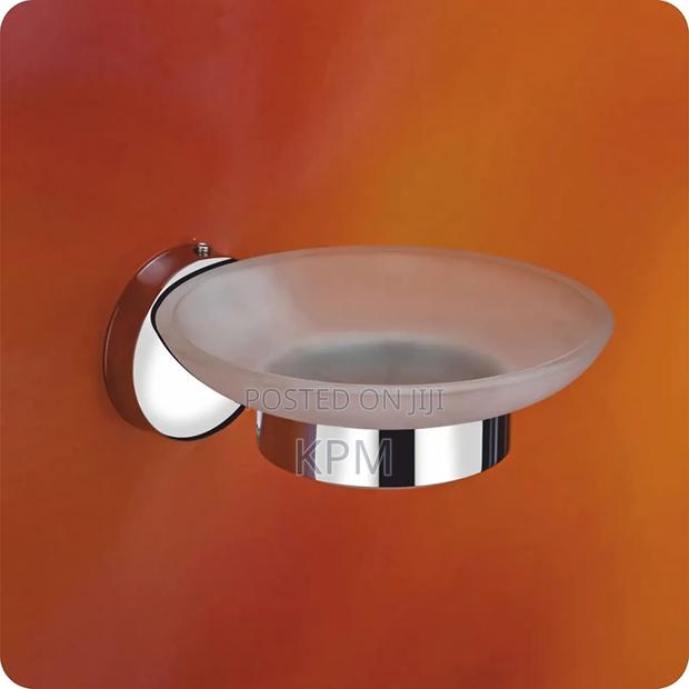 Pure Stainless Round Glass Soap Dish · Photo 1
