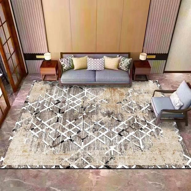 Center Wool Rug · Photo 1