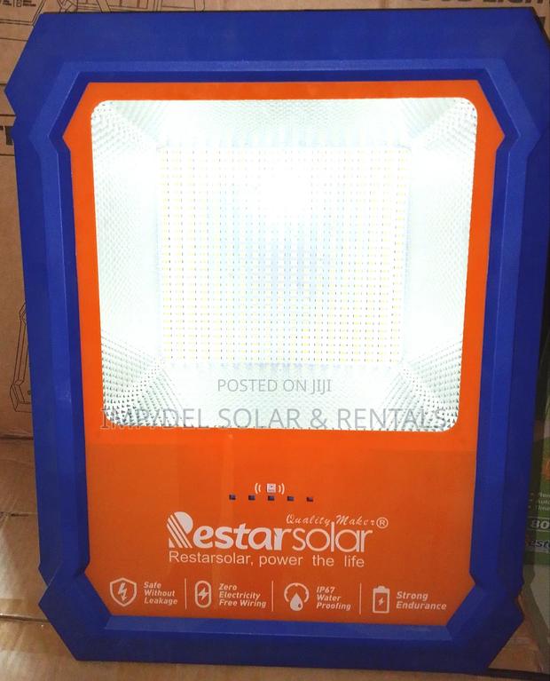 500w Solar Led Floodlight With Panel, Remote Control, Timer Functions · Photo 3