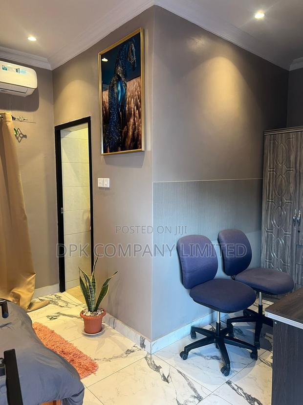 1bedroom en-Suite|Dstv|Internet|Air Con Room (Min 2 Days ) · Photo 2