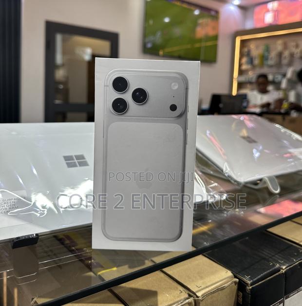 New Apple iPhone 17 Pro Max 1 TB Silver · Photo 1
