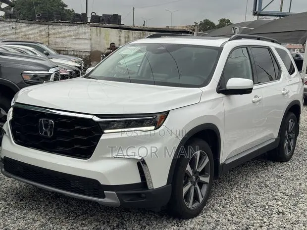 Honda Pilot EX-L 8 Passenger AWD 2024 White · Photo 1