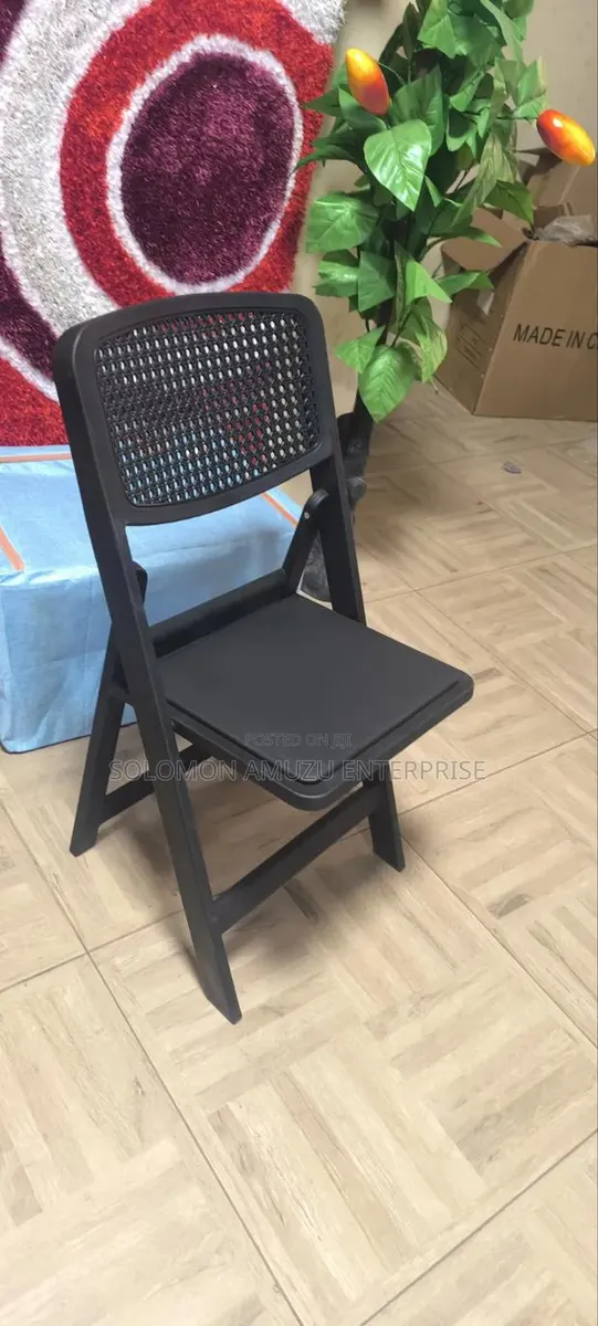 Dotted Gladiator Chair · Photo 1