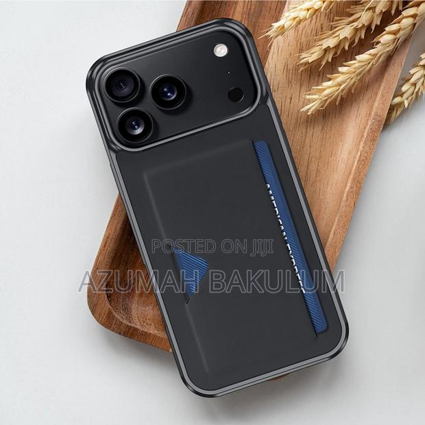 17 Pro Max / 17 Pro Pocard Series Case · Photo 5