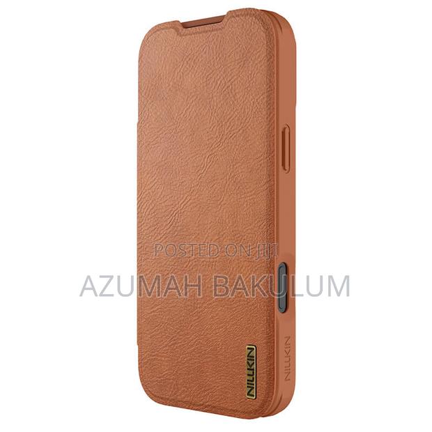 17 Pro Max | 17 Pro Leather Flip Cover · Photo 4