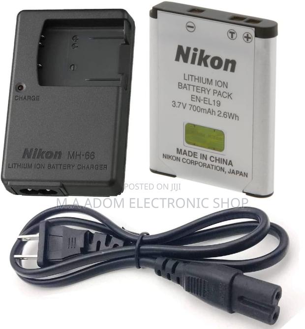 Nikon en El 19 Battery With Charger · Photo 1