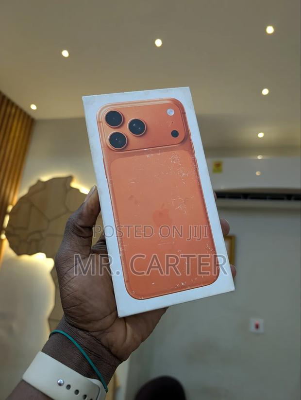 New Apple iPhone 17 Pro Max 512 GB Orange · Photo 2