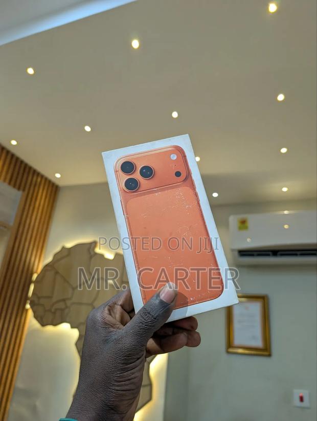 New Apple iPhone 17 Pro Max 512 GB Orange · Photo 3