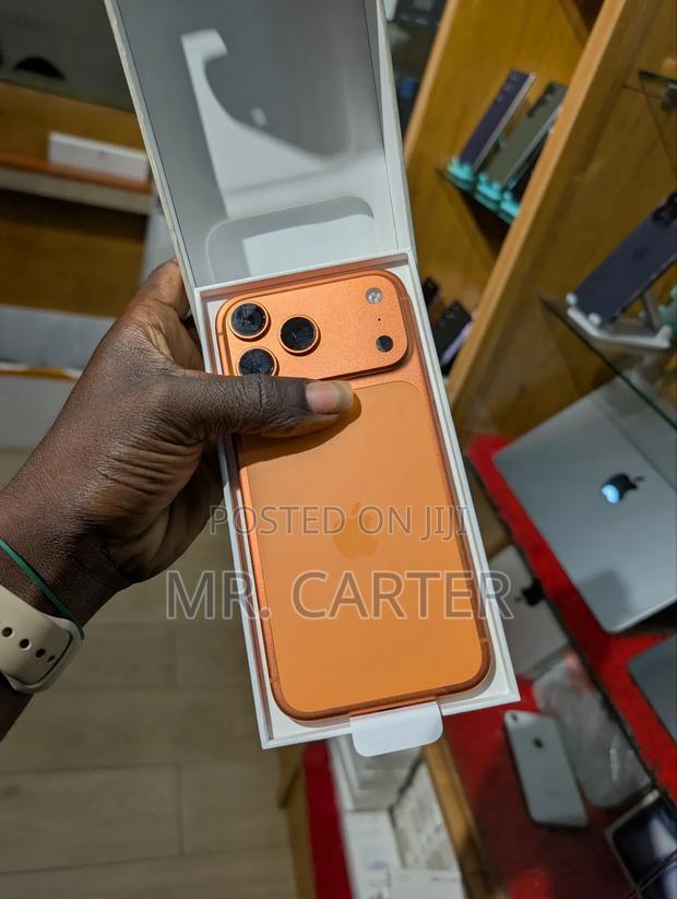 New Apple iPhone 17 Pro Max 512 GB Orange · Photo 8