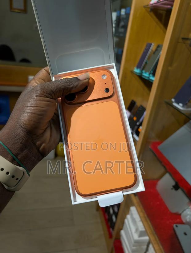 New Apple iPhone 17 Pro Max 512 GB Orange · Photo 1