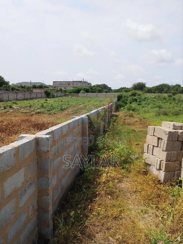 A Half Plot Fully Fenced at Celebrity Golf Course Area Sakomono · Photo 1