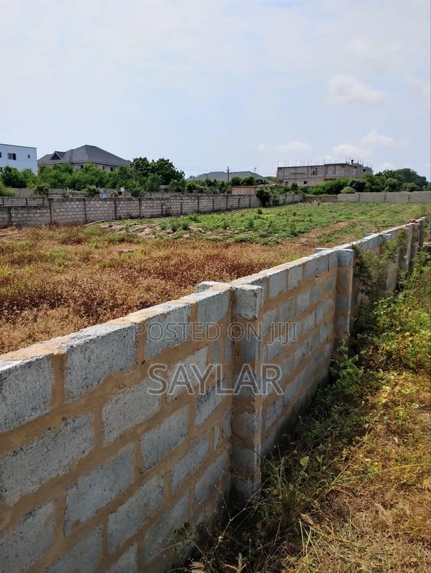 A Half Plot Fully Fenced at Celebrity Golf Course Area Sakomono · Photo 2