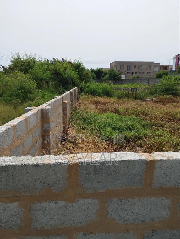 A Half Plot Fully Fenced at Celebrity Golf Course Area Sakomono · Photo 5