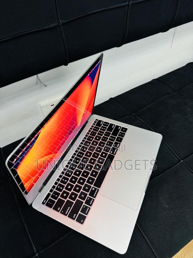 Laptop Apple MacBook Pro 2017 8GB Intel Core i5 SSD 256GB · Photo 2