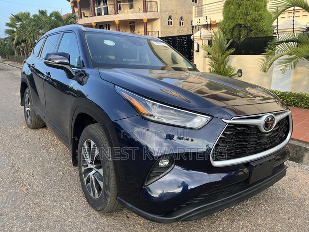 Toyota Highlander XLE 2022 Black · Photo 3